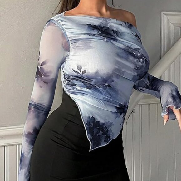 Long Sleeve Off-the-Shoulder T-Shirt with Asymmetrical Hem and Flared Sleeves - Picture 3 of 8